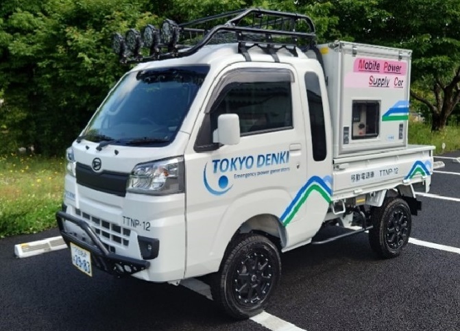 株式会社東京電機のTTNP-12は小回りが利く軽トラタイプの小型の移動電源車です。荷台のへ非常用発電装置は取り外し可能で、普通の軽トラとしての利用も可能です。